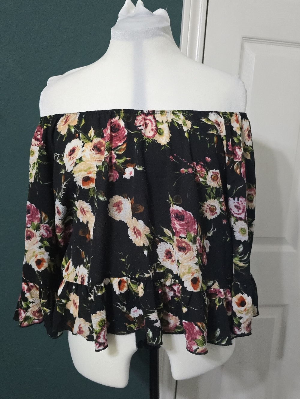 Free Kisses Floral Off Shoulder Peasant Top Black/Pink Size Medium Whimsigoth